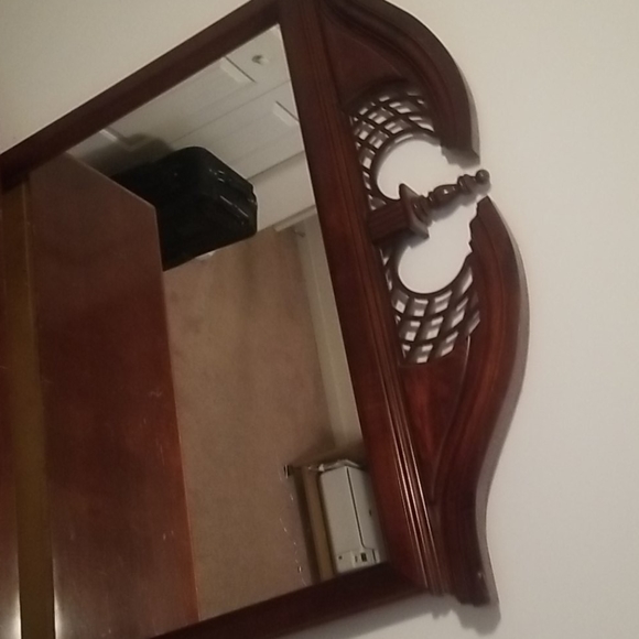 Dresser and mirror - Picture 3 of 3